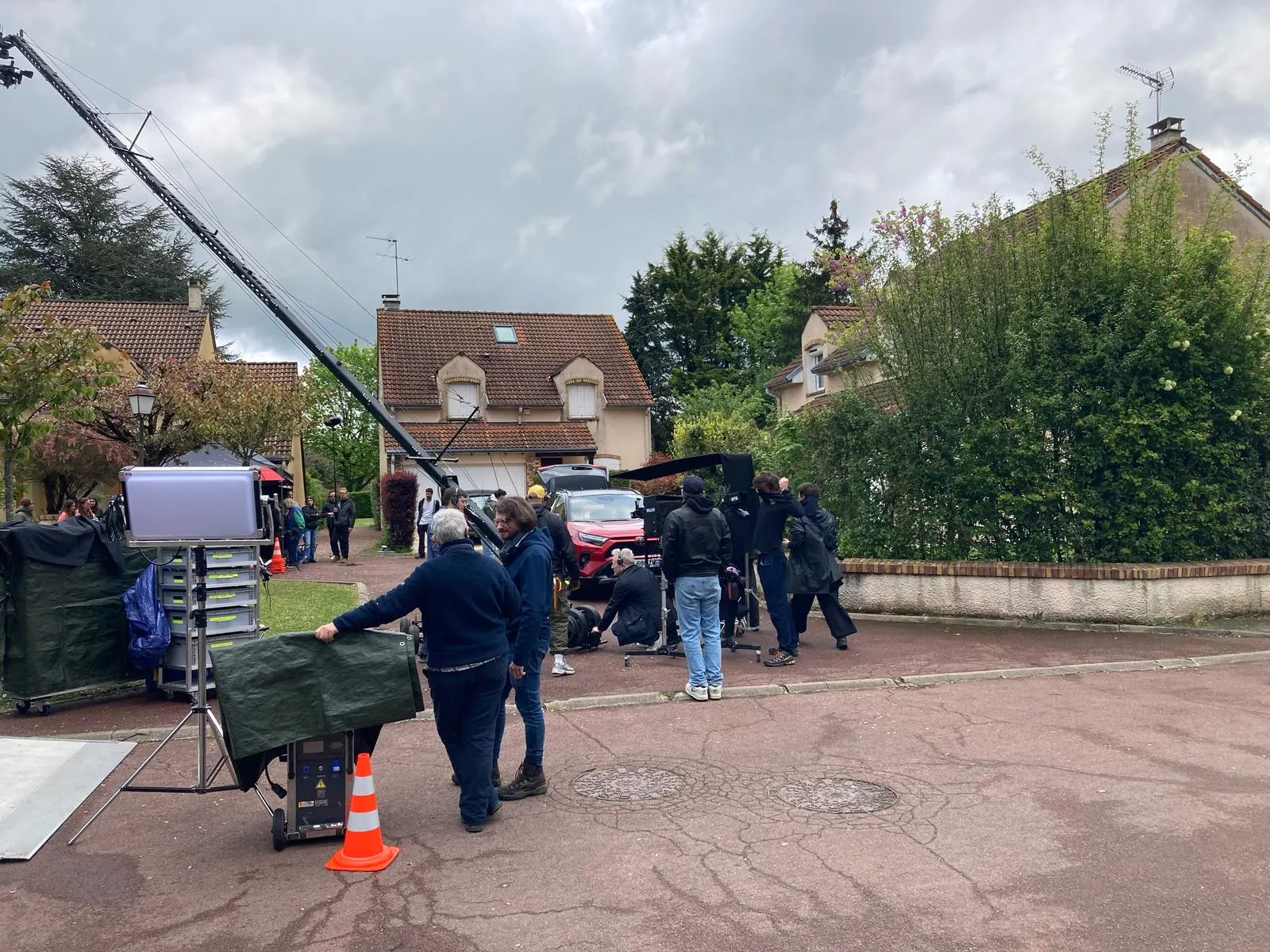 Grue camera sur tournage Verisure en exterieur
